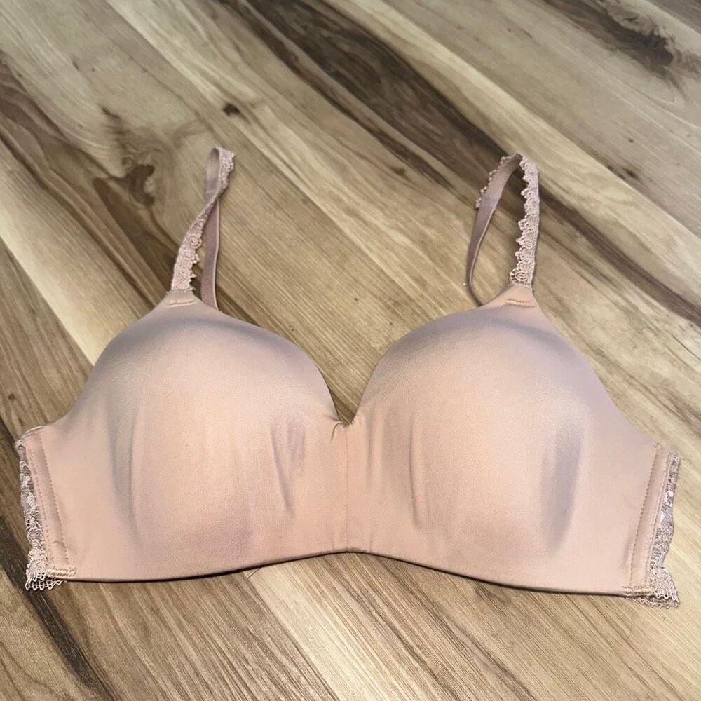 Wacoal retro chic nude lacy unlined wireless 34C sexy bra